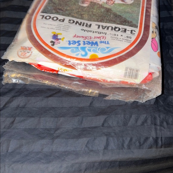 NEW! VINTAGE 1985 MICKEY & MINNIE MOUSE INFLATABLE 3 - EQUAL RING SWIMMING POOL - Picture 8 of 9